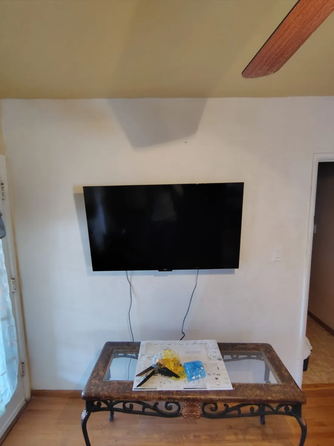 Flat-screen TV mounted on living room wall with organized cable management โ Zomg The Handyman