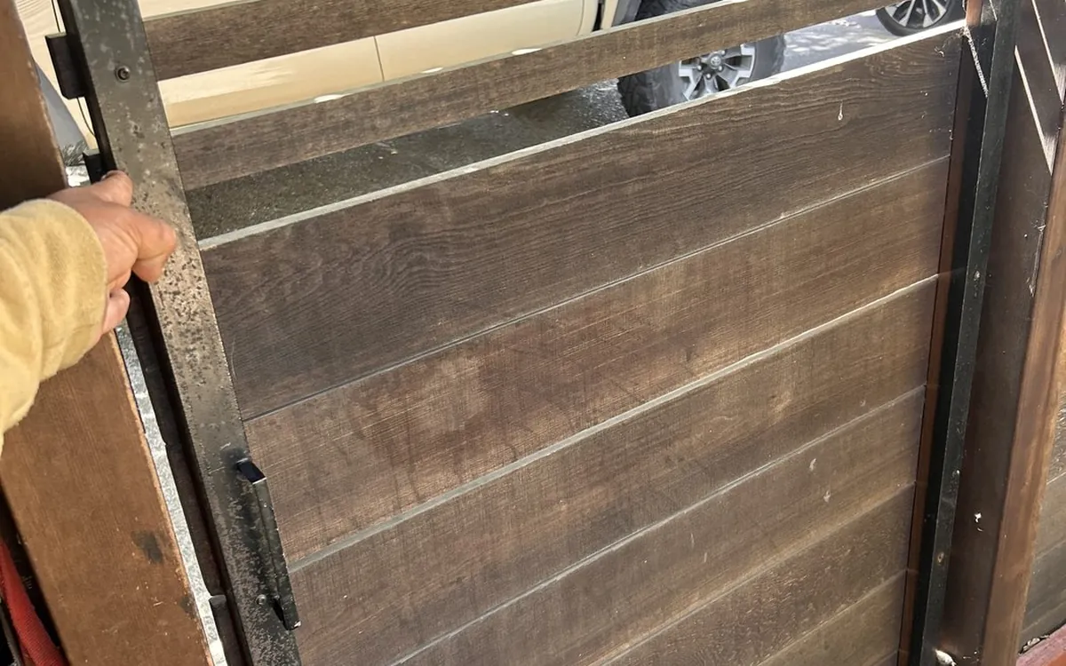 Wood gate installed by Zomg