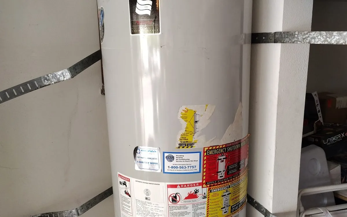 Tank water heater installed by Zomg