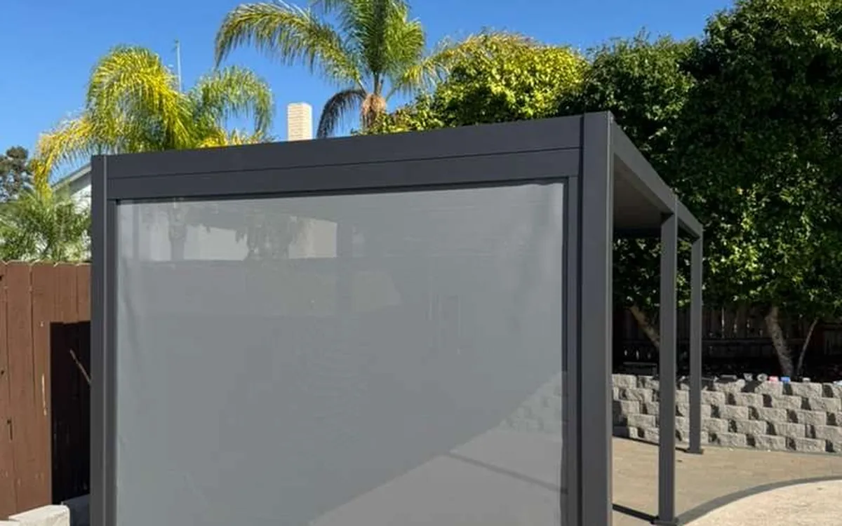 Motorized screen installed by Zomg