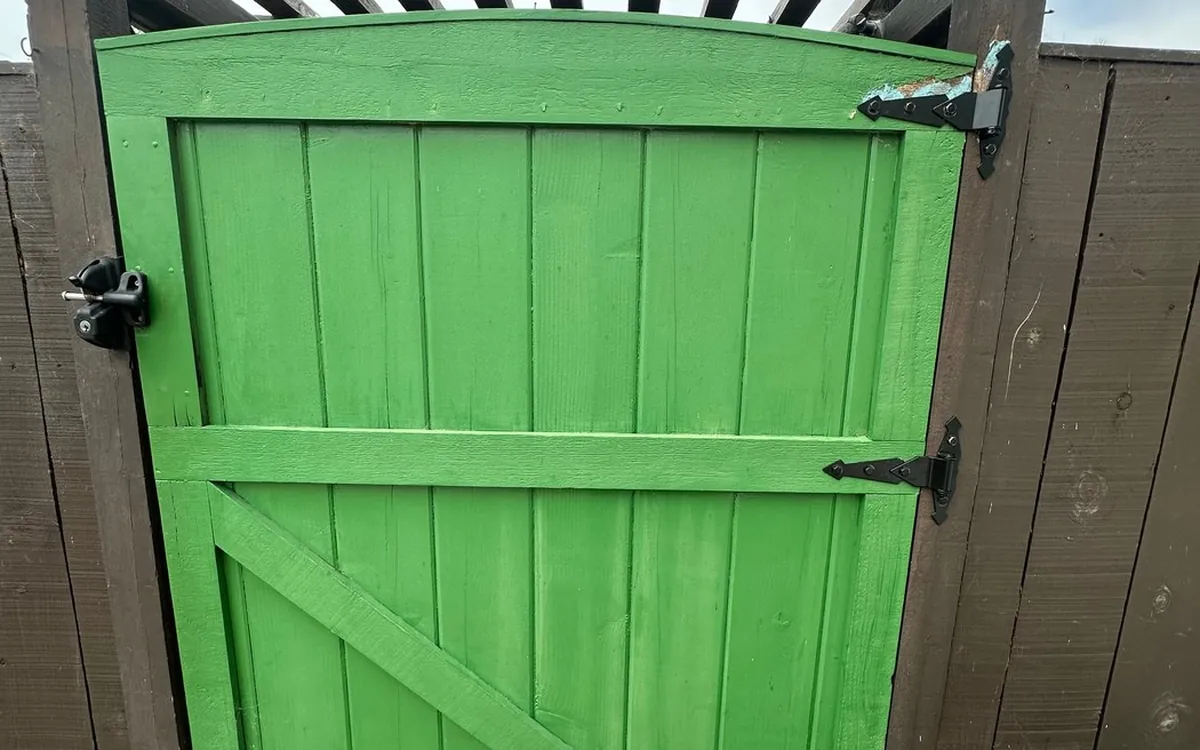 Garden gate with a pergola top installed by Zomg