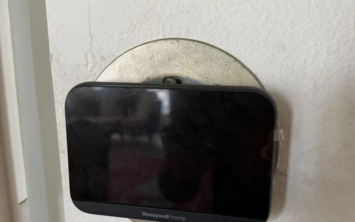 Smart thermostat installed by Zomg