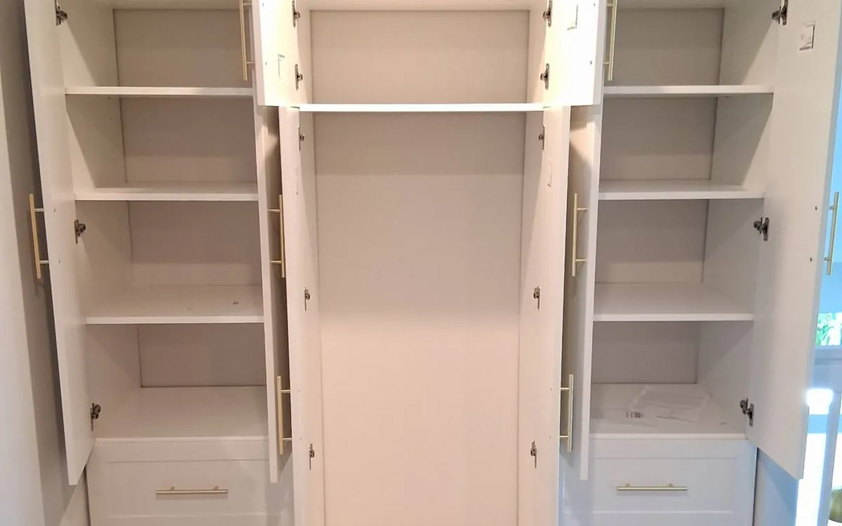Closet system assembled by Zomg