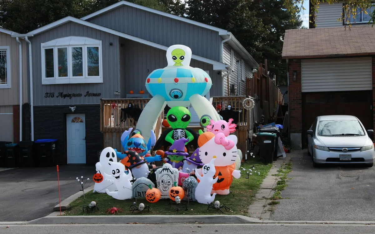 Inflatable Halloween yard decorations
