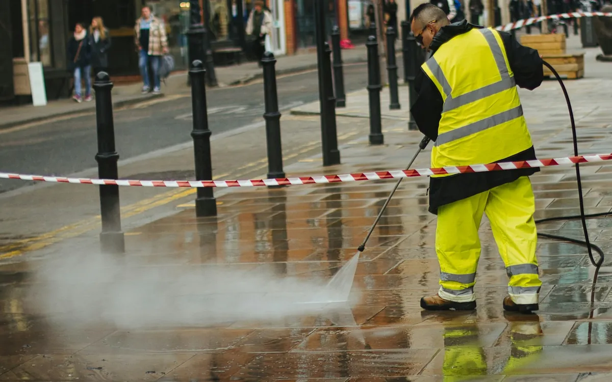 Pressure washing a hard surface