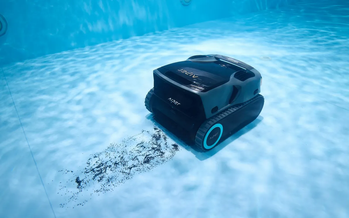 Robotic pool cleaner underwater