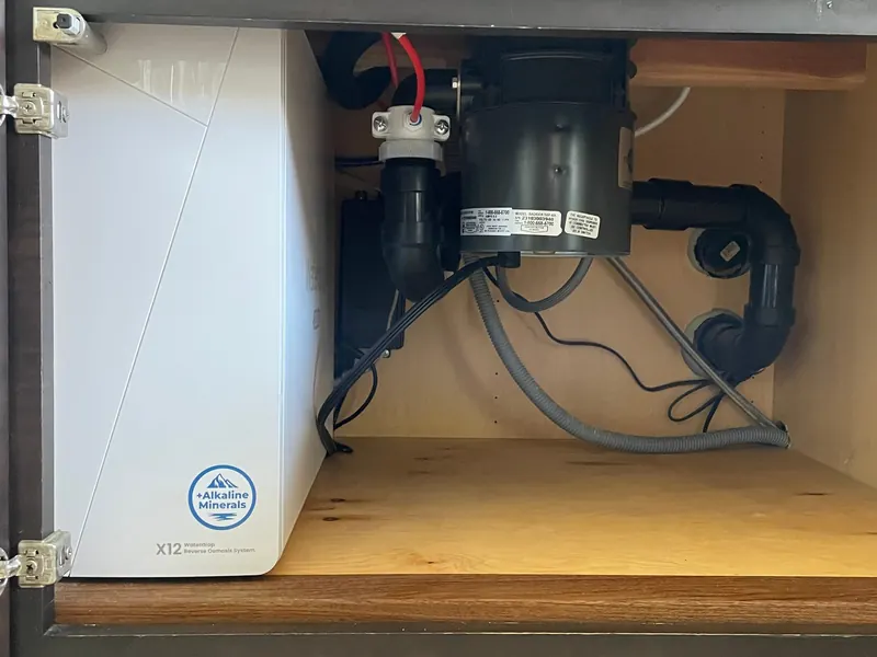 Waterdrop reverse osmosis system installed under a kitchen sink by Zomg The Handyman